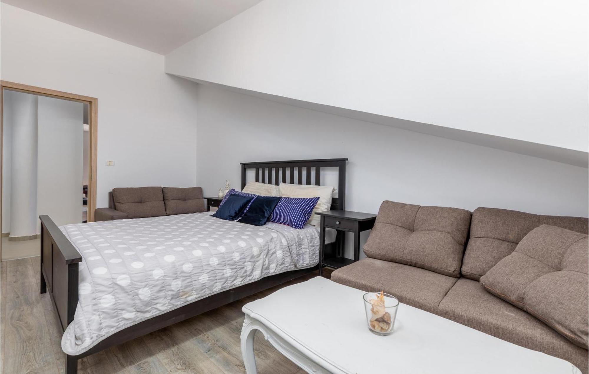 Awesome Apartment In Pula With Wifi Exteriör bild